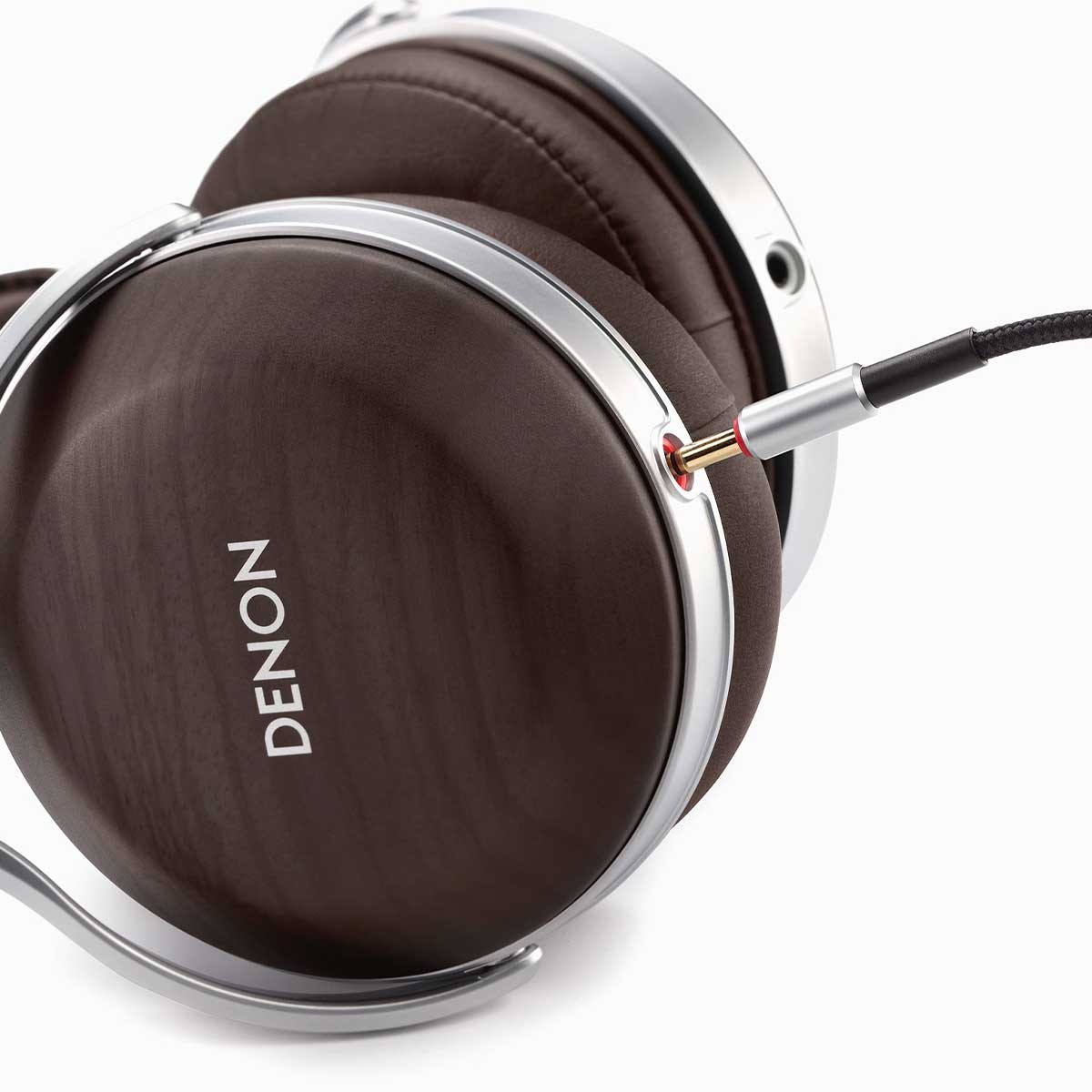 Denon AH-D5200 - căști over-ear cu design închis