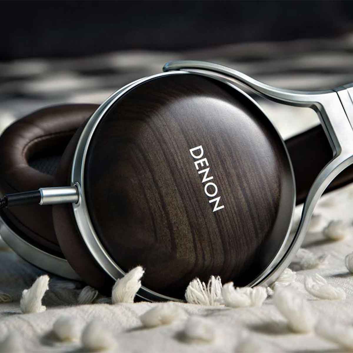 Denon AH-D5200 - căști over-ear cu design închis