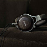 Denon AH-D5200 - căști over-ear cu design închis